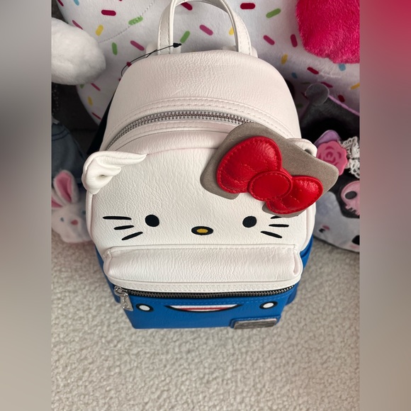 SOLD NWT CLASSIC HELLO KITTY LOUNGEFLY BACKPACK! PERFECT CONDITION - Picture 6 of 10
